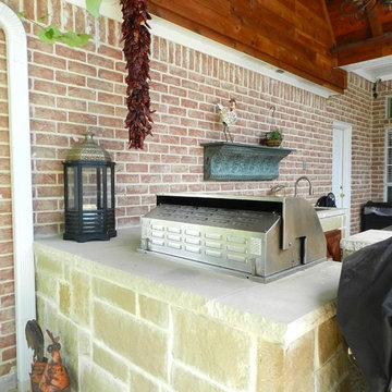 Outdoor Kitchen and Bar