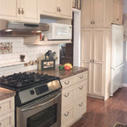 Victorian Farmhouse Kitchen - Traditional - Kitchen - Portland - by ...