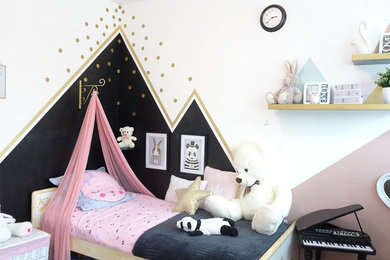 Photo of a scandinavian kids' bedroom for kids 4-10 years old and girls in Bordeaux with multi-coloured walls.