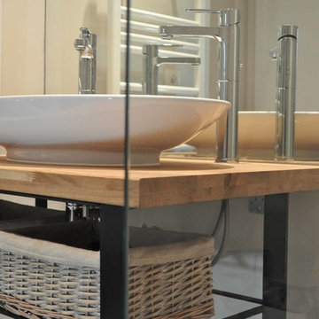 Une salle de bain contemporaine