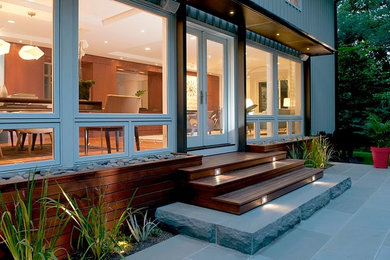 Example of a trendy entryway design in Boston