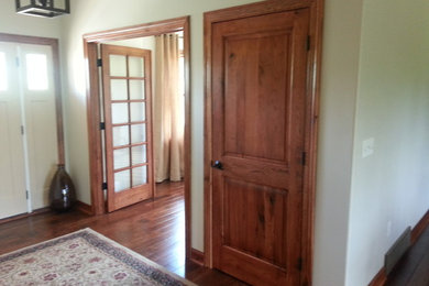 Arts and crafts entryway photo in San Diego