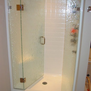 One Piece Shower with Gravity Swing Shower Door