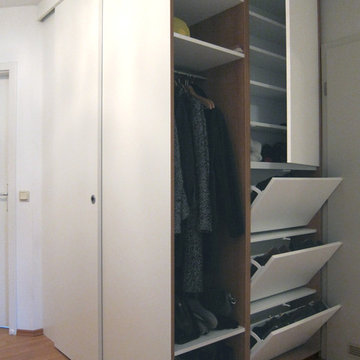 Garderobe und Abstellraum im Flur