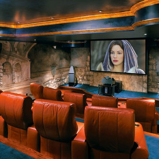 Ejemplo de sótano en el subsuelo mediterráneo, grande, sin chimenea, con paredes multicolor, moqueta y suelo azul