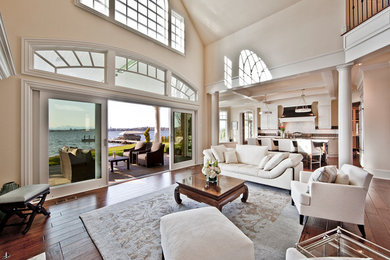 Example of a classic living room design in Seattle