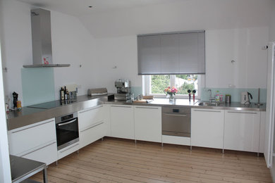 Photo of a contemporary kitchen in Cologne.