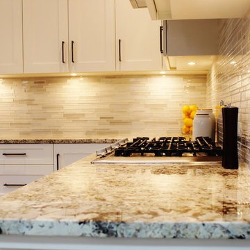 Kitchen in Alaskan White