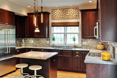 Example of a classic kitchen design in Chicago