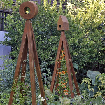 Akoris Garden Tuteur with Bird Feeder and Bird House edible garden