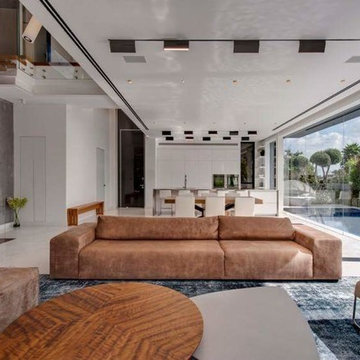 Mysterious Façade Concealing Maximal Openness and Lightness: The Hidden House