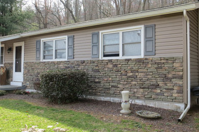 siding/ stone