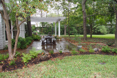 Photo of a mid-sized traditional backyard shaded garden in Dallas with natural stone pavers.