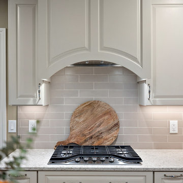 Starmark Maple Ridgeville Kitchen & Banquette/Desk in Macadamia