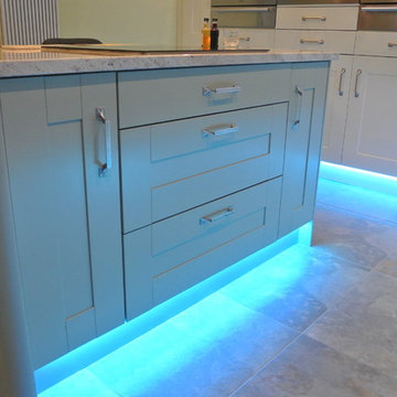 Shaker Painted Italian Ivory / Sage Grey