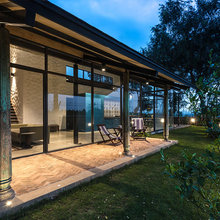 Houzz Tour: Minimalism Meets Vintage in This Bangalore Holiday Home