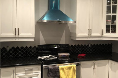 Inspiration for a modern home design remodel in Montreal