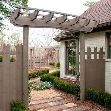 Courtyard Garden & Screened Porch