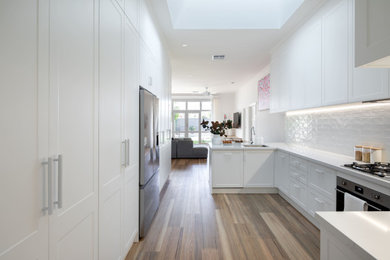 Inspiration for a contemporary kitchen in Adelaide.