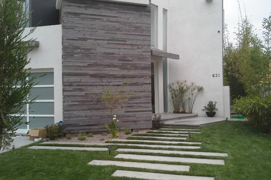 Minimalist entryway photo in Los Angeles