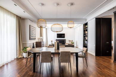 Idee per una sala da pranzo contemporanea con parquet scuro