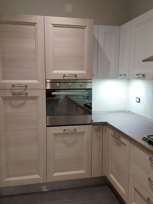 Realizzazione Cucina Mya bianco spazzolato, larice grigio chiaro Realizzazione Cucina Mya bianco spazzolato, larice grigio chiaro