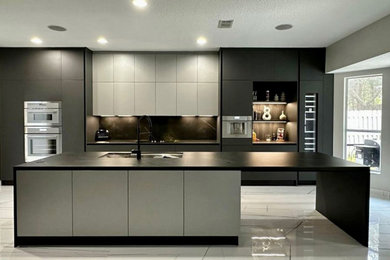 Inspiration for a modern kitchen remodel in Orlando