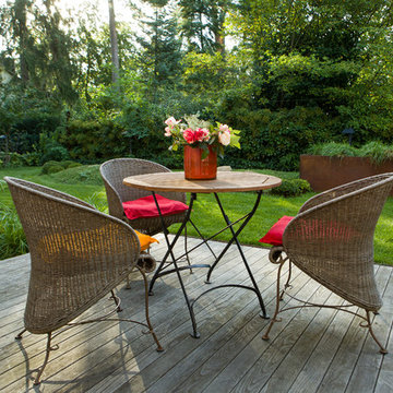 Terrasse eingebettet in Garten