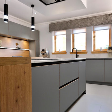 Bespoke Oak Detail Kitchen