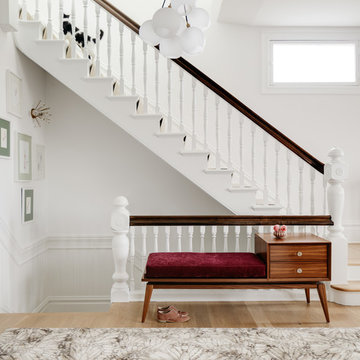 Modern Elegance in a Transitional Entryway