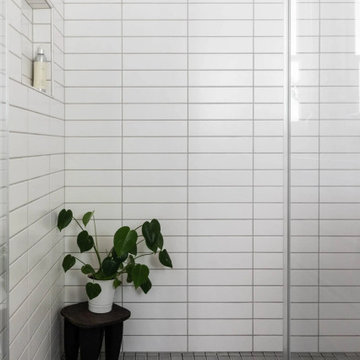 Minimalist Overcast and Calcite Shower