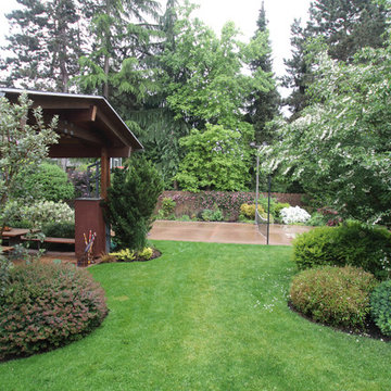 Family Garden with Sport Court