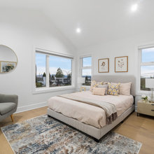 Master Bedroom (Upstairs)