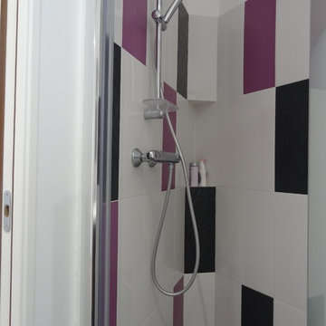 Douche contemporaine colorée