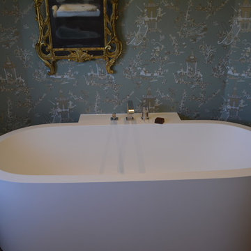 Badezimmer mit freistehender Badewanne in Berlin