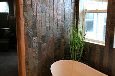 Large mountain style master multicolored tile and slate tile light wood floor and beige floor bathroom photo in Other with beige walls