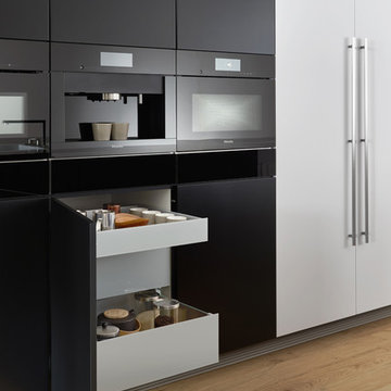 Leicht Collection 2017- BONDI | CLASSIC-FS. Timelessly elegant black and white