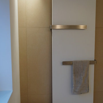 Komplettumbau eines Badezimmers mit separatem WC