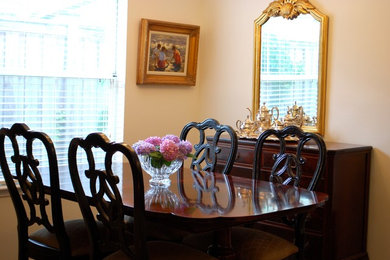 This is an example of a traditional dining room in Jacksonville.