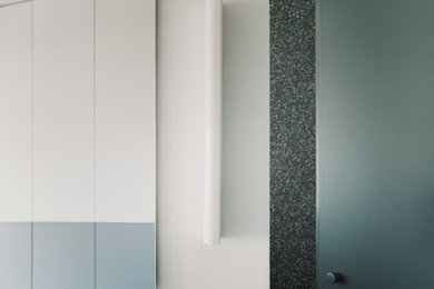 Esempio di una stanza da bagno minimalista