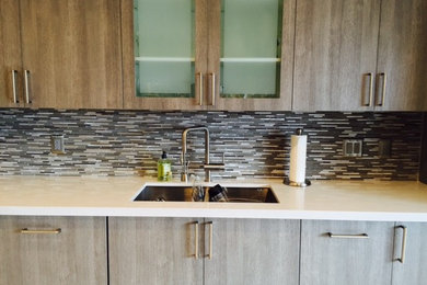 Example of a classic kitchen design in Miami