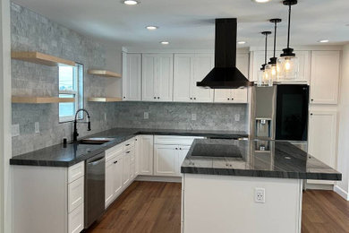 Kitchen - modern kitchen idea in San Diego