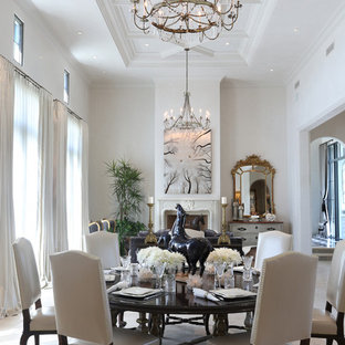 フェニックスの広いトラディショナルスタイルのLDKの画像 (白い壁)