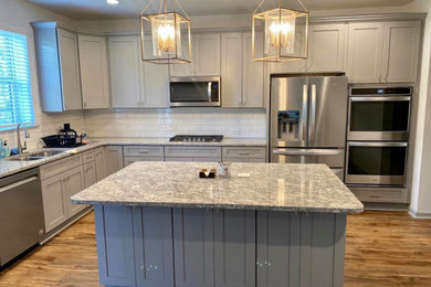 Example of a kitchen design in Atlanta