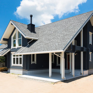 他の地域のトラディショナルスタイルのおしゃれな家の外観 (黒い外壁、切妻屋根、瓦屋根) の写真