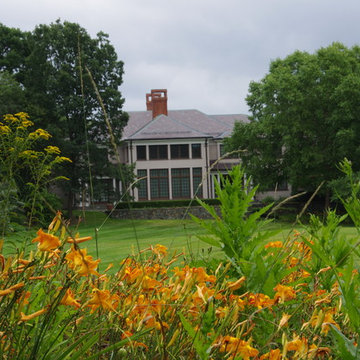 Sweeping Lawn to Daylily Border