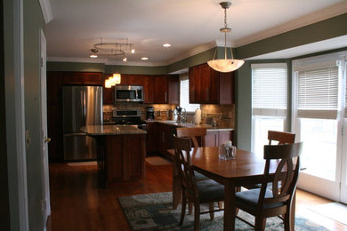 Elegant kitchen photo in Cincinnati
