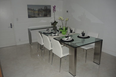 Dining room - modern dining room idea in Miami