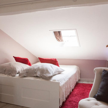 Rénovation et décoration d'un appartement Airbnb sous les toits de Bordeaux.