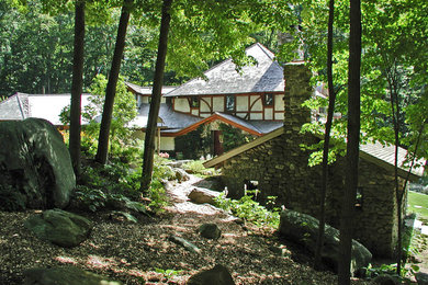 Design ideas for a craftsman partial sun landscaping in Bridgeport.